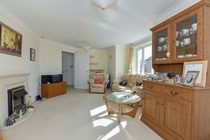 LIVING ROOM- click for photo gallery
